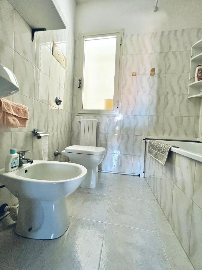 Ad Apartment
